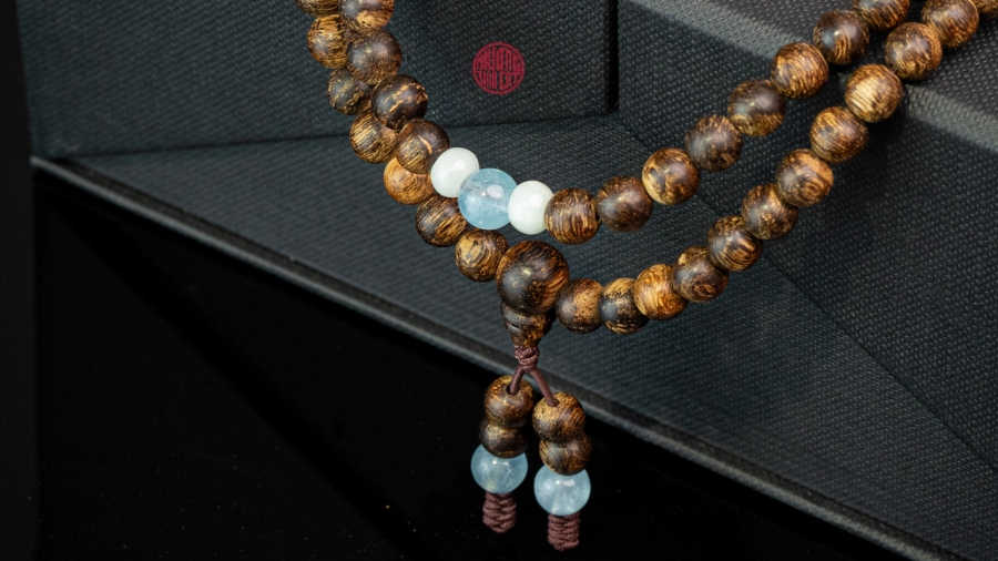 Xu Hướng Layering - Cách Phối Nhiều Vòng Tay Trầm Hương