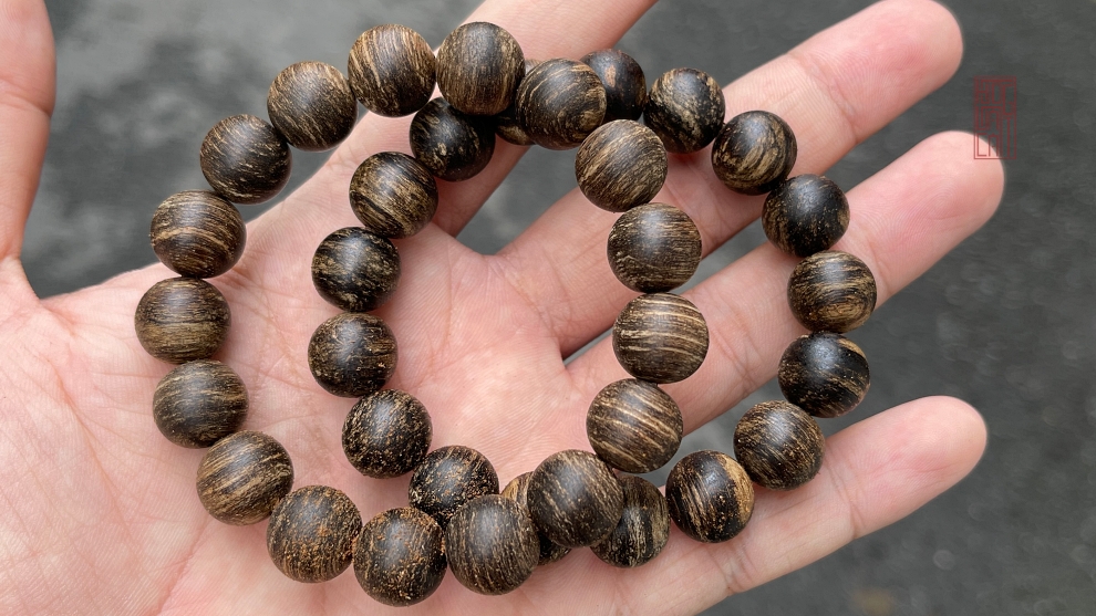 TRẦM ĐEO LÂU CÓ BỊ MẤT MÙI KHÔNG ?