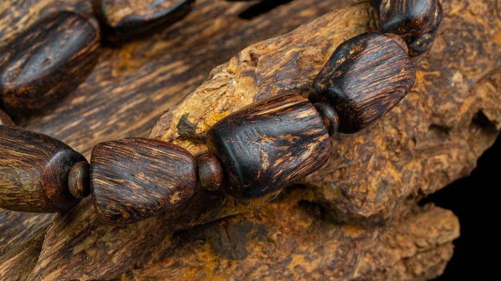 vòng tay trầm hương chìm nước hạt tự nhiên cho tay nam