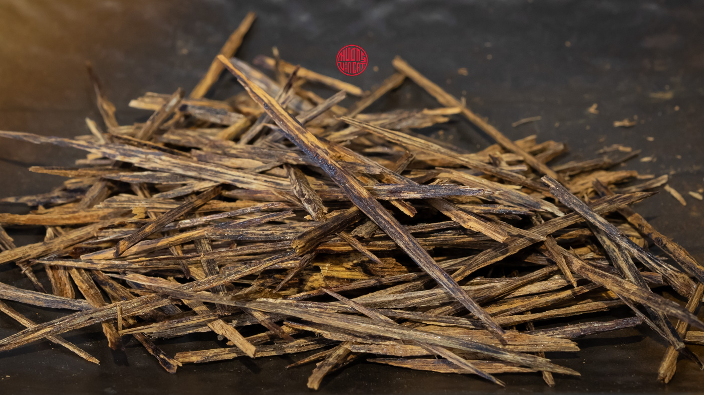 trầm vụn chìm hút thuốc