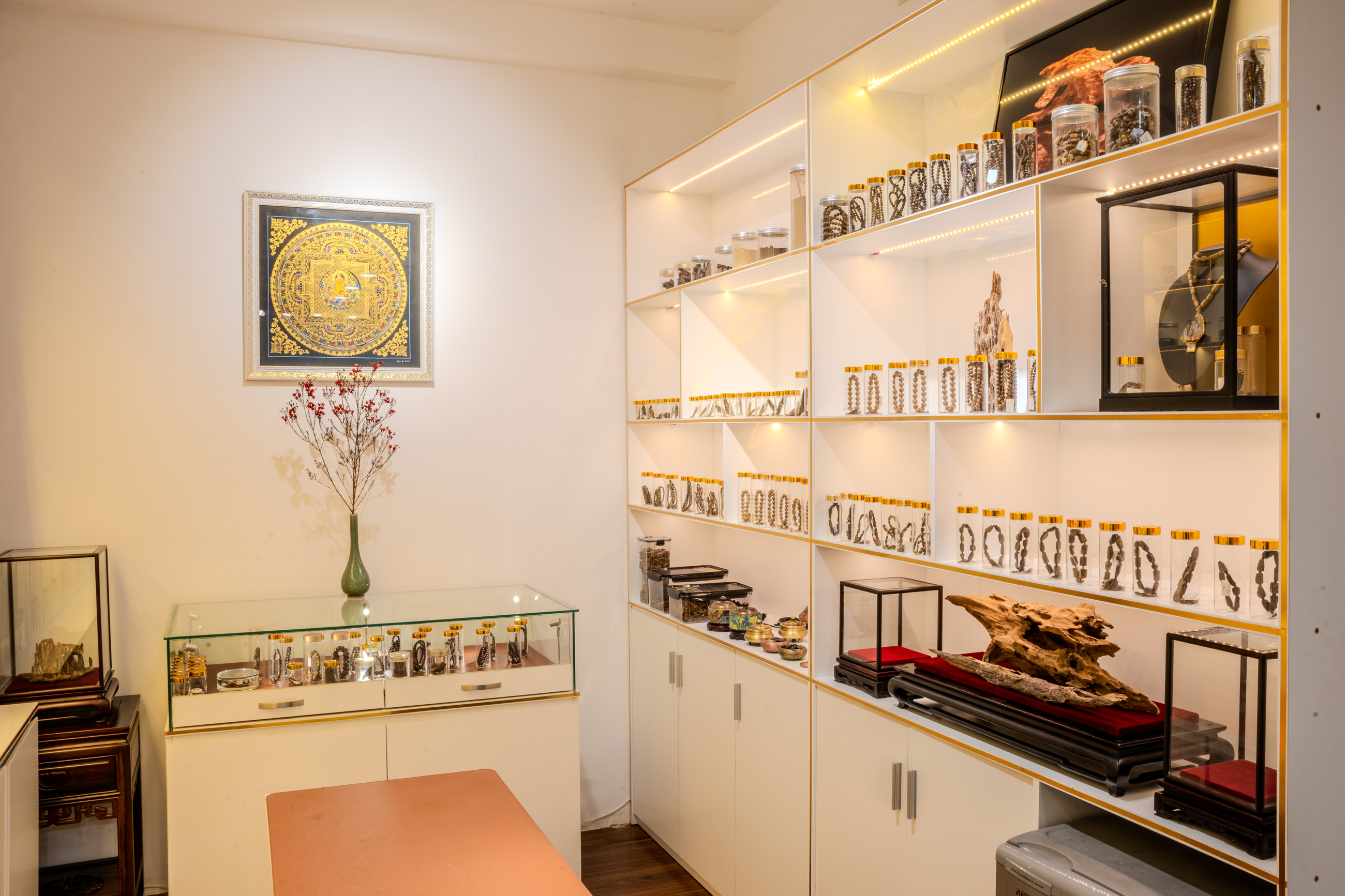 Không gian Showroom trầm hương Hương Vân Cát