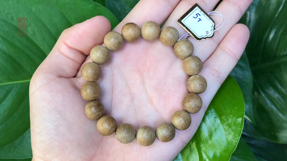 vòng tay trầm phổ thông
