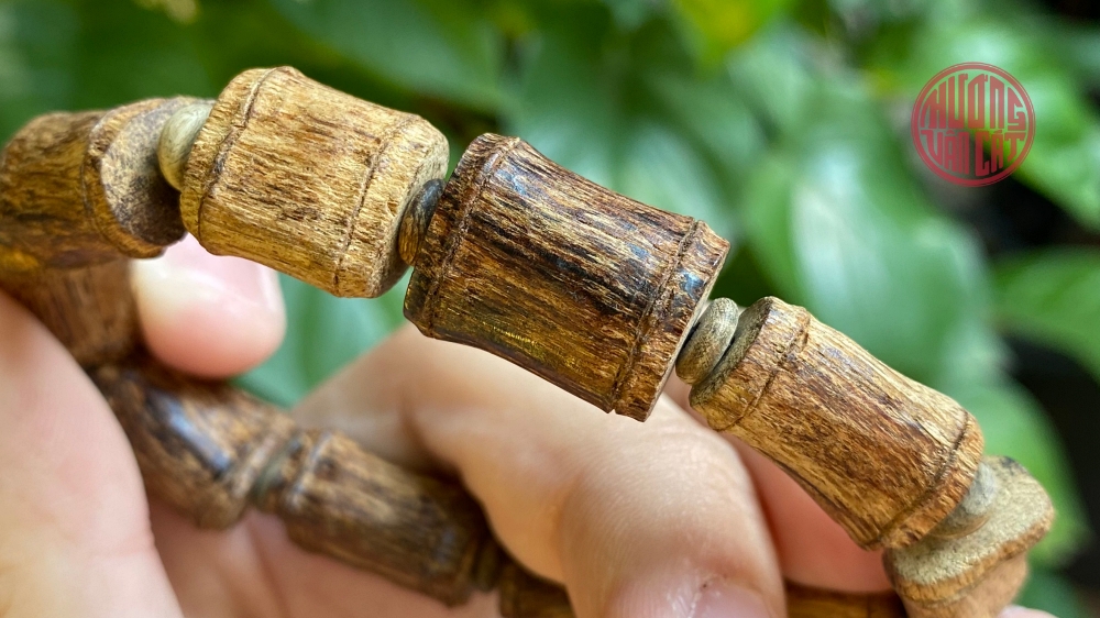 vòng trầm hương khắc trúc