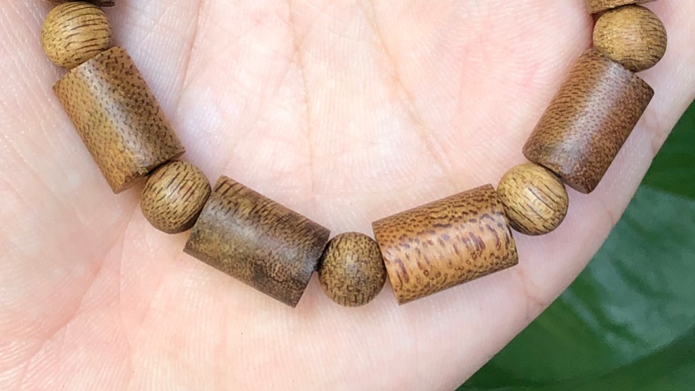trầm hạt trúc