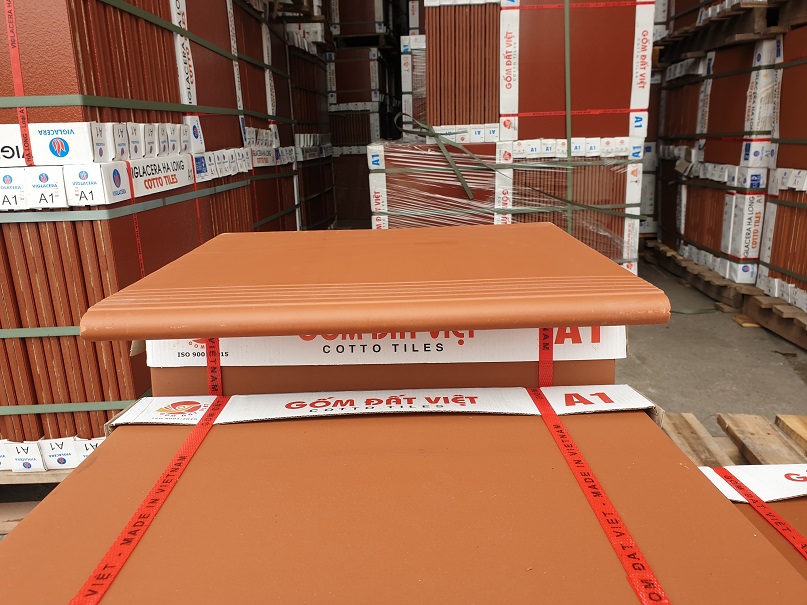 Gạch bậc thềm 40x36cm màu đỏ Gốm Đất Việt