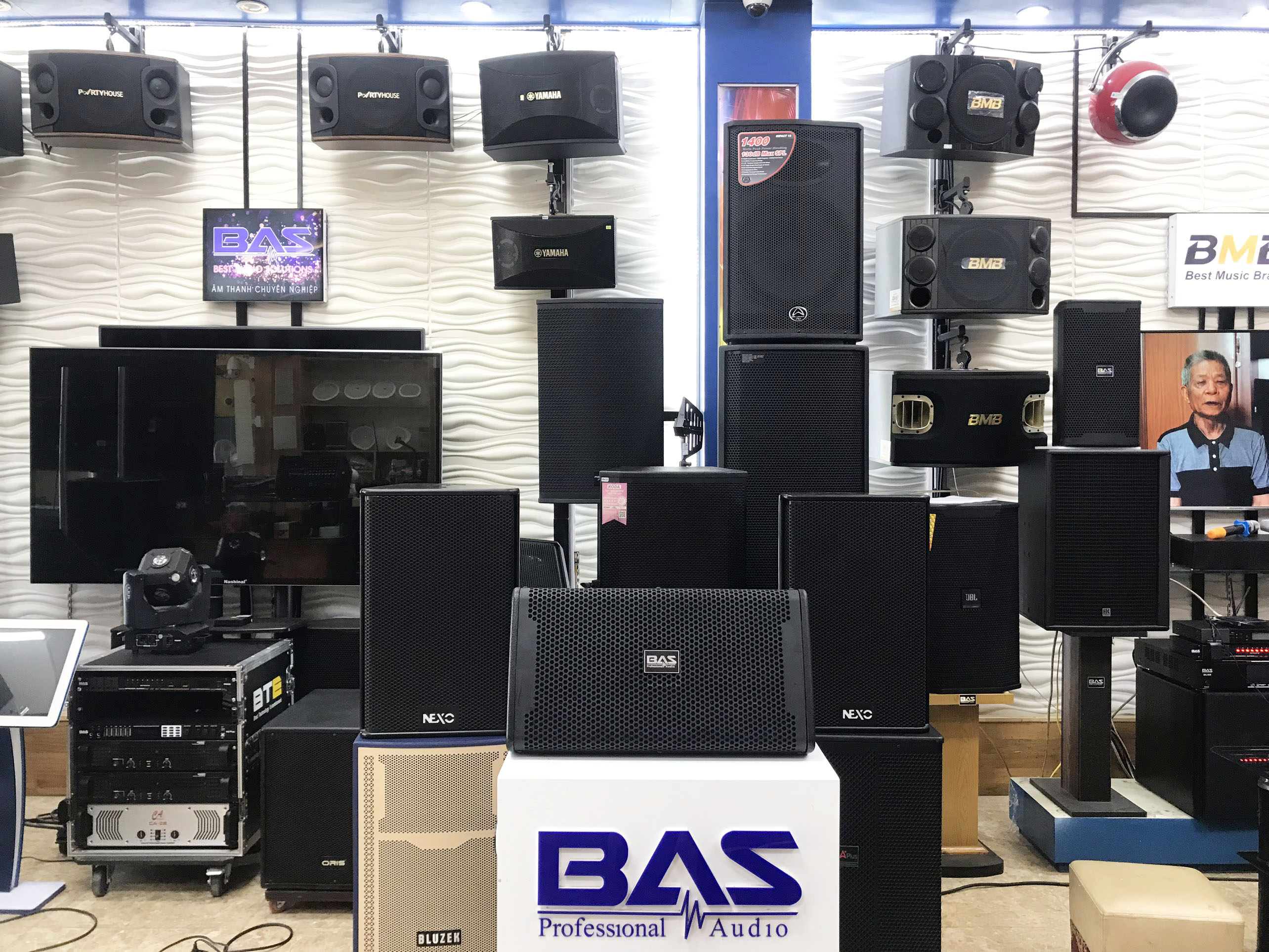 Loa BAS bass 20, loa lắp trên xe oto du lịch