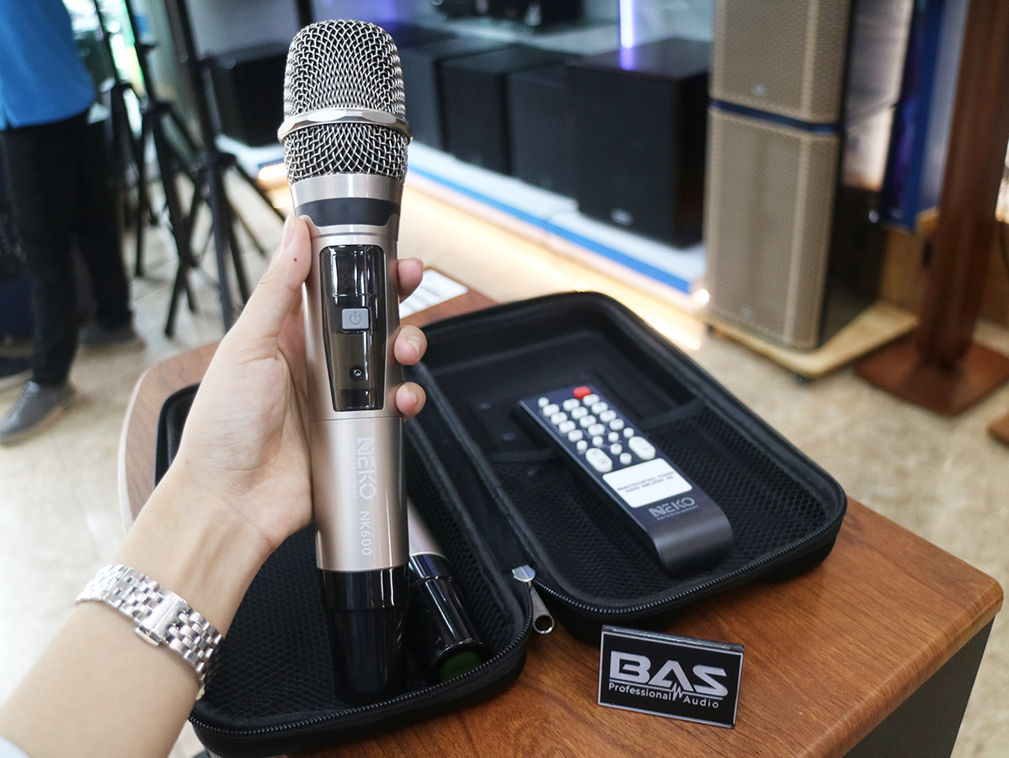 Tay micro Loa di động xách tay Neko NK600 tại BAS Audio Nam Định