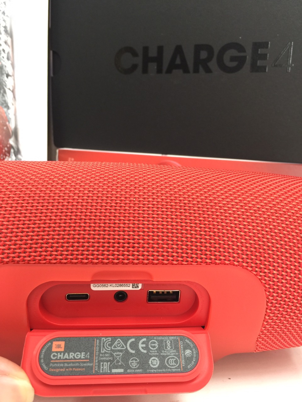 loa JBL charge 4, loa bluetooth di động chống nước kiêm sạc dự phòng cho smart phone...