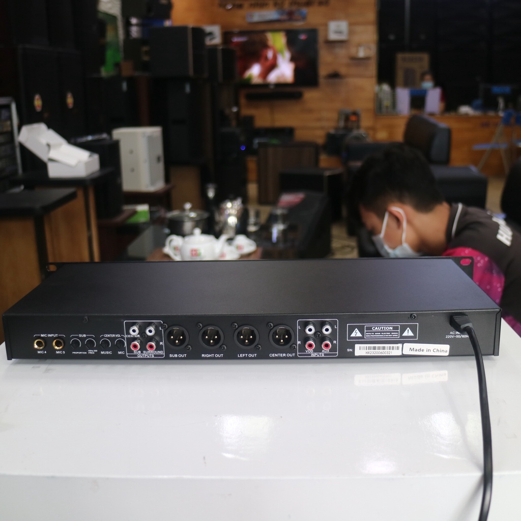 Vang số AAP Audio K8000 plus kết nối Bluetooth có thể chỉnh tay dùng cho dàn karaoke gia đình.