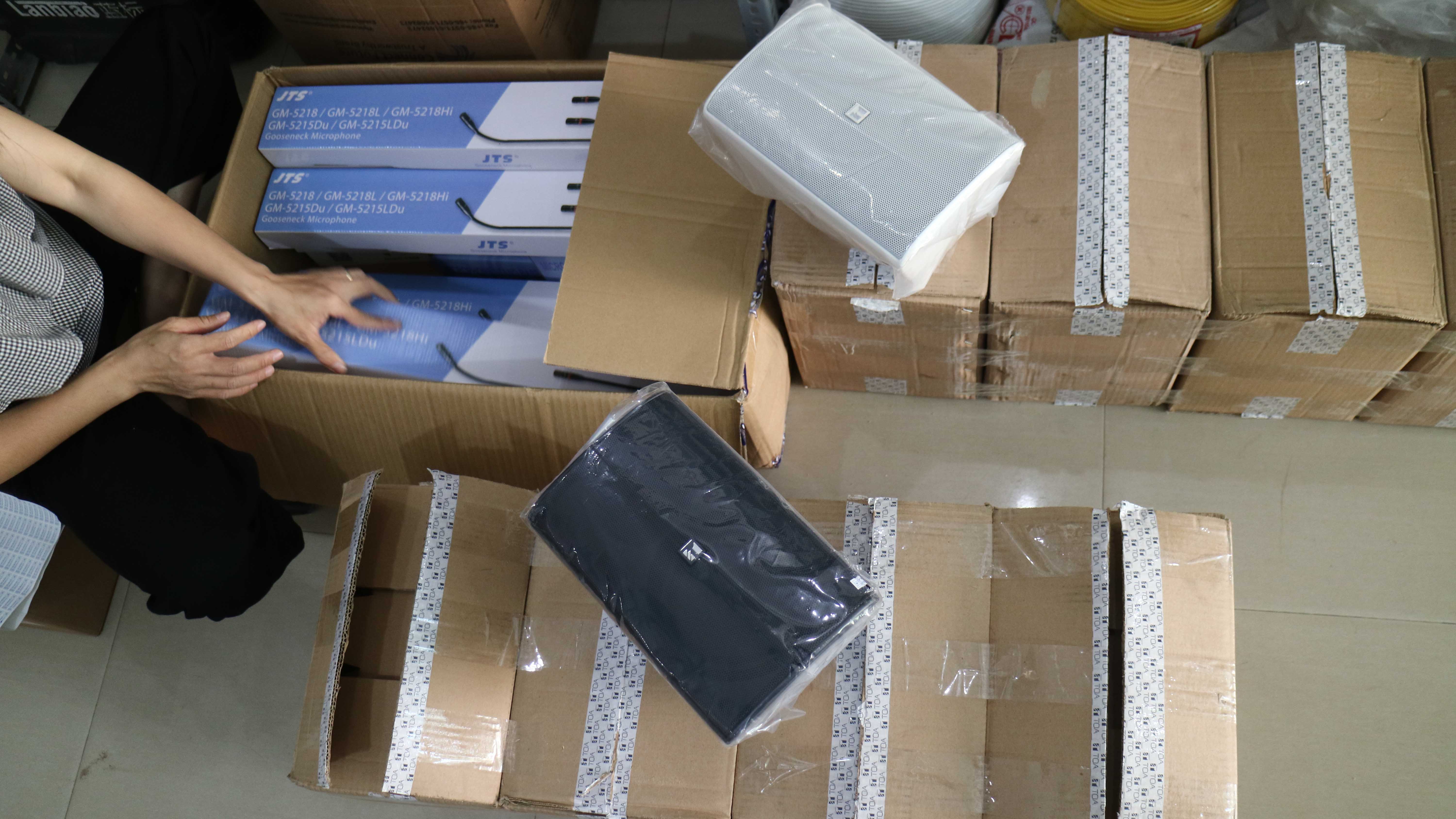 Micro cổ ngỗng cần dài JTS GM-5218L/ST-5030 dành cho bục phát biểu hội nghị, hội thảo