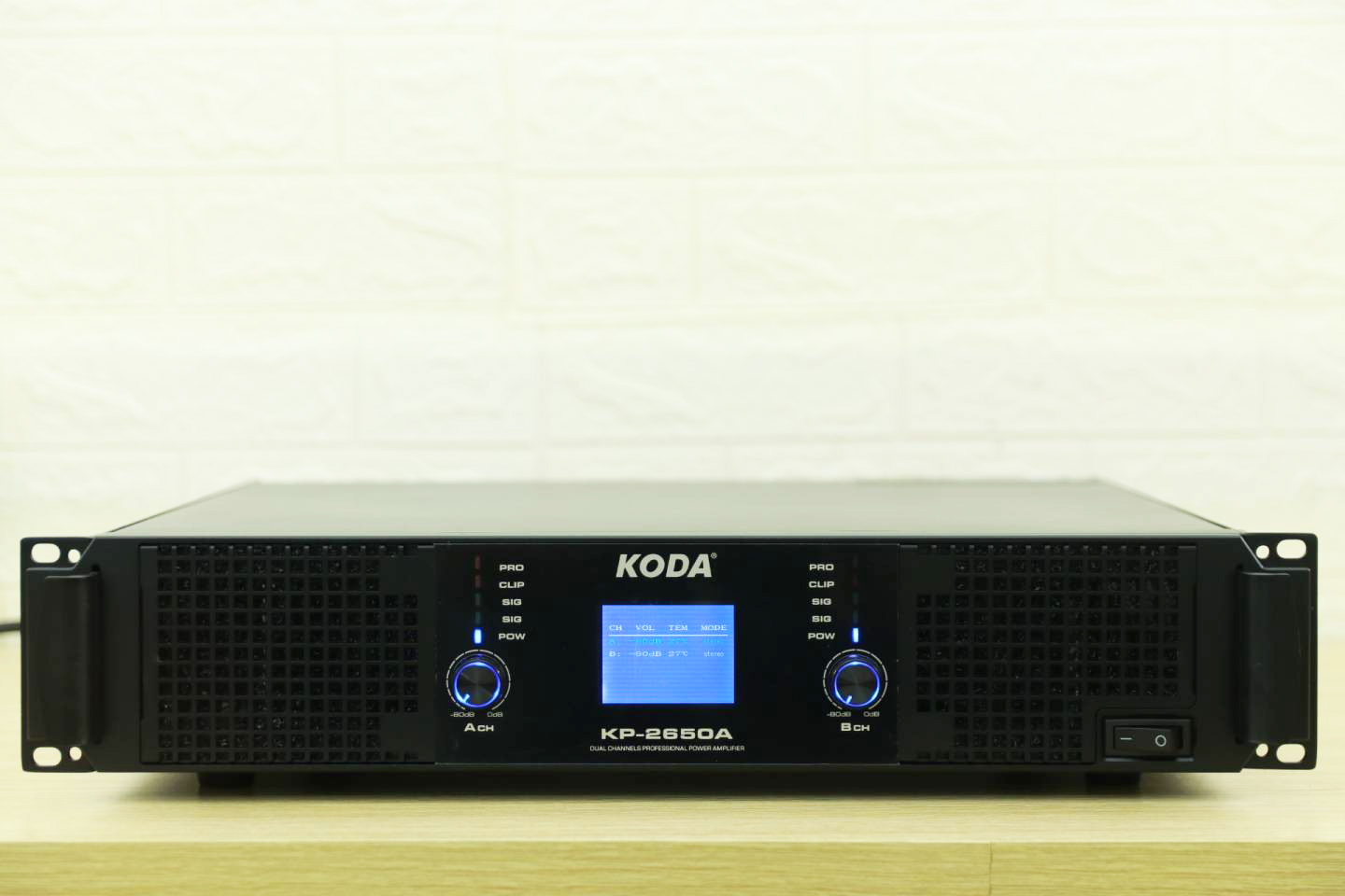 Công suất KODA KP 2650A , cục đẩy 2 kênh 650W/CH