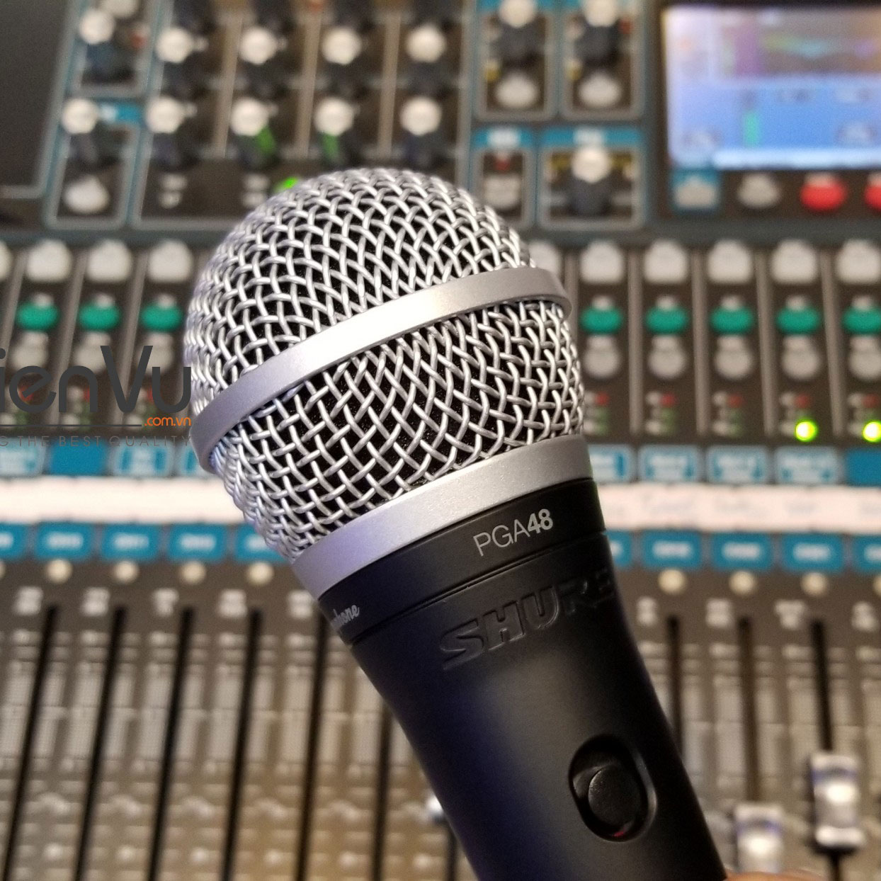 Micro karaoke có dây Shure PGA48/LC