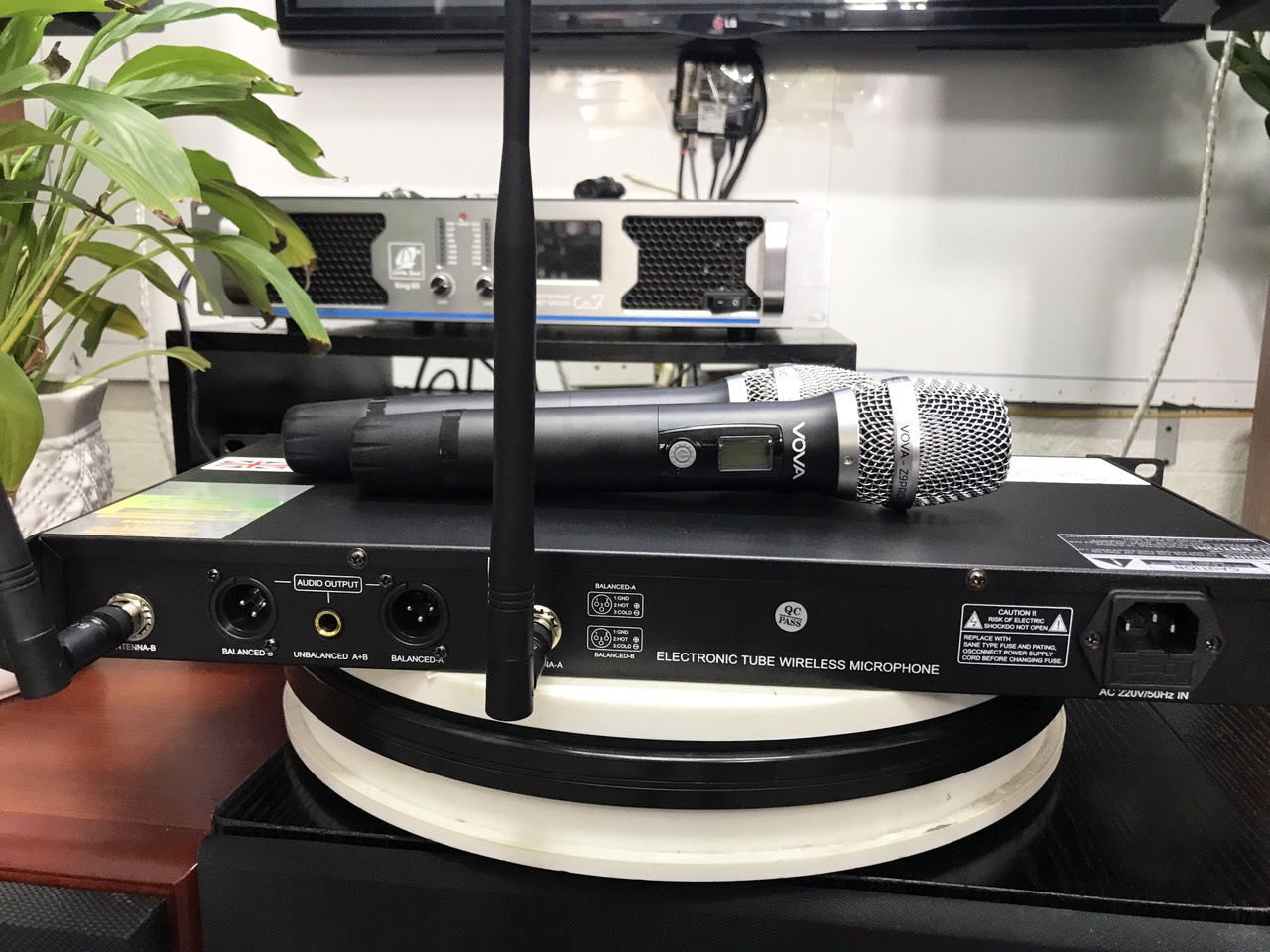 Vova Z9 Pro - Mic không dây nhập khẩu chính hãng, sử dụng công nghệ bóng đèn led bán dẫn hoàn toàn mới