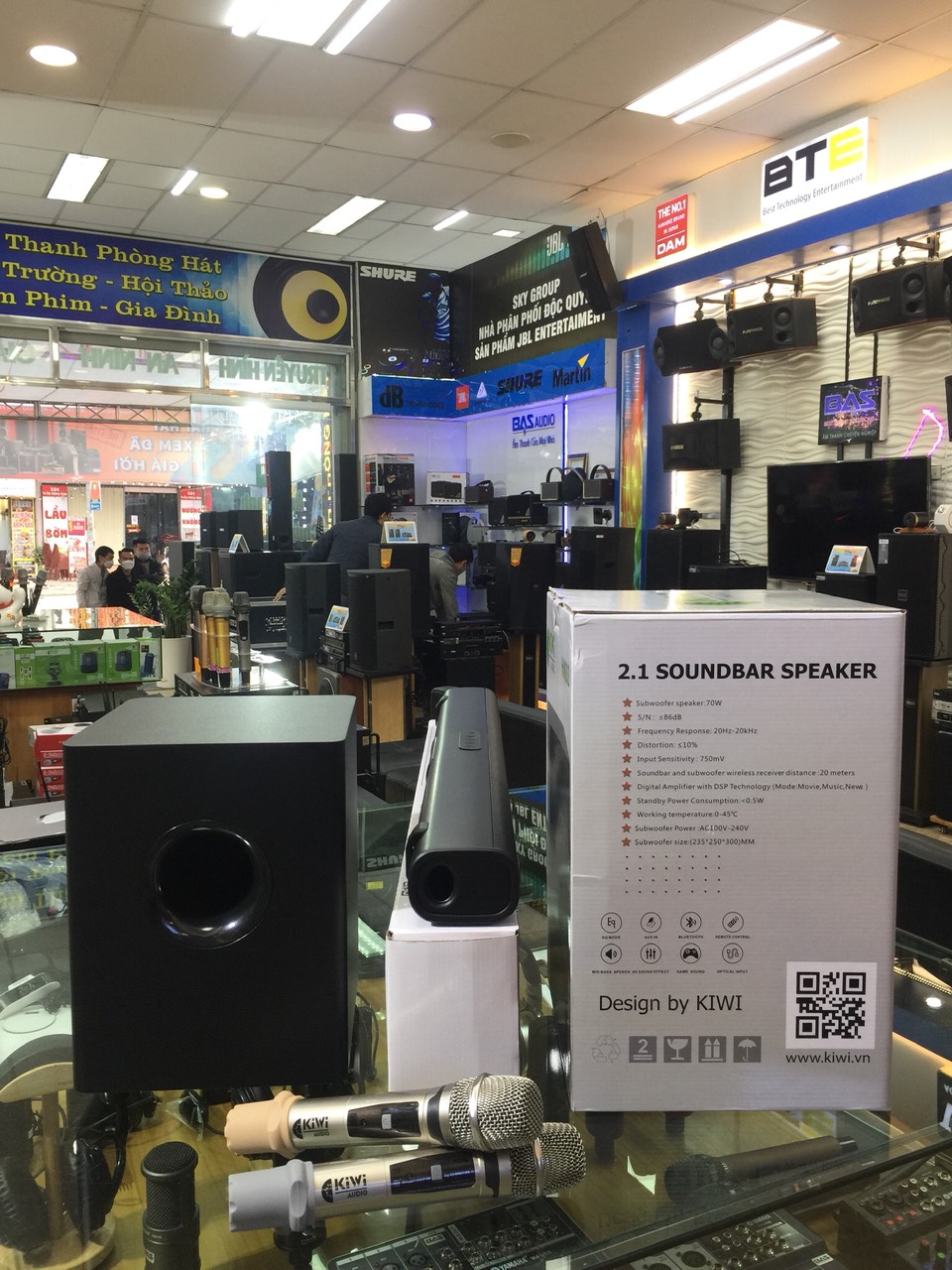 Loa Soundbar Kiwi HK02, loa cho tivi kèm 2 tay mic karaoke và điều khiển từ xa, công suất max 150W. Hàng chính hãng