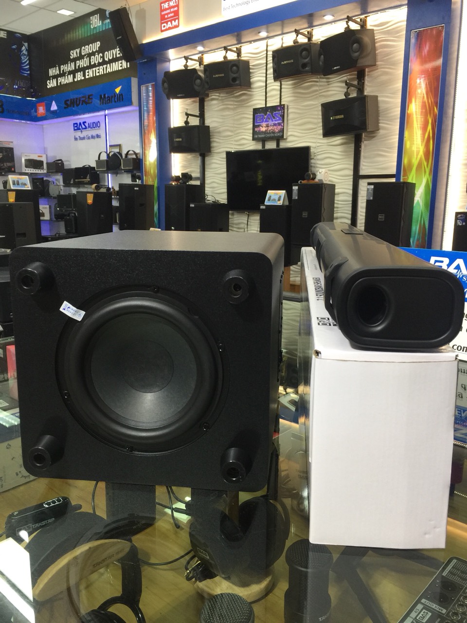 Loa Soundbar Kiwi HK02, loa cho tivi kèm 2 tay mic karaoke và điều khiển từ xa, công suất max 150W. Hàng chính hãng