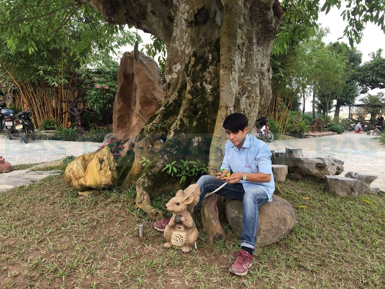 Loa sân vườn hình thú OBT-1804B