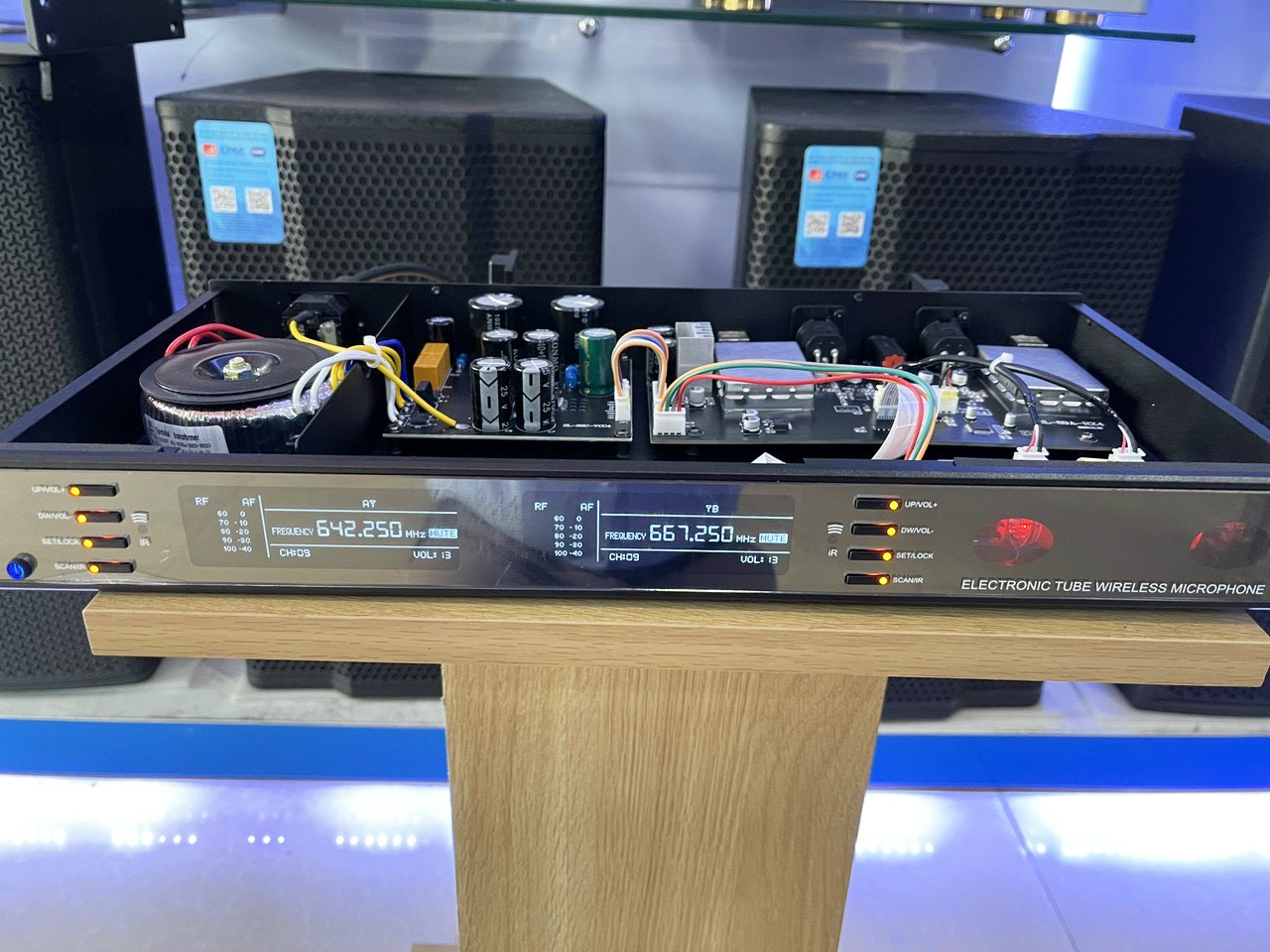 Vova Z9 Pro - Mic không dây nhập khẩu chính hãng, sử dụng công nghệ bóng đèn led bán dẫn hoàn toàn mới