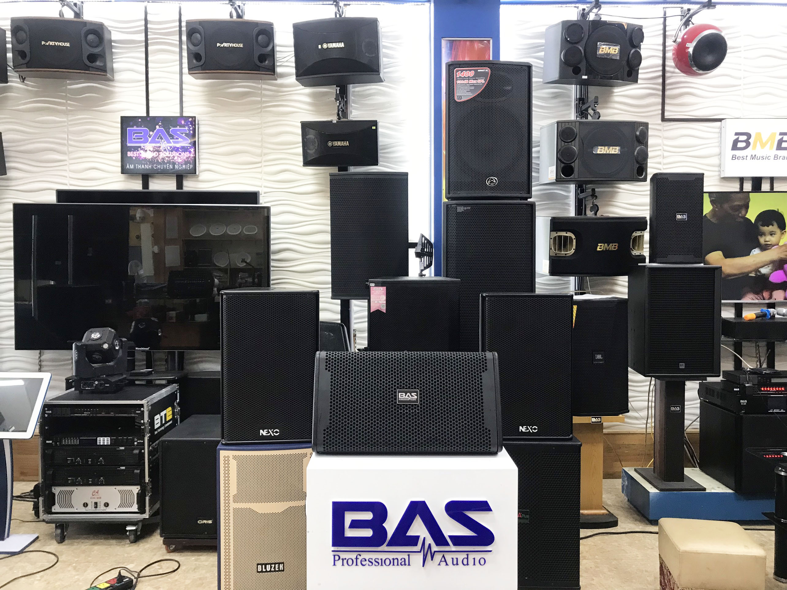 Loa BAS bass 20cm, loa karaoke, nghe nhạc lắp trên xe oto du lịch