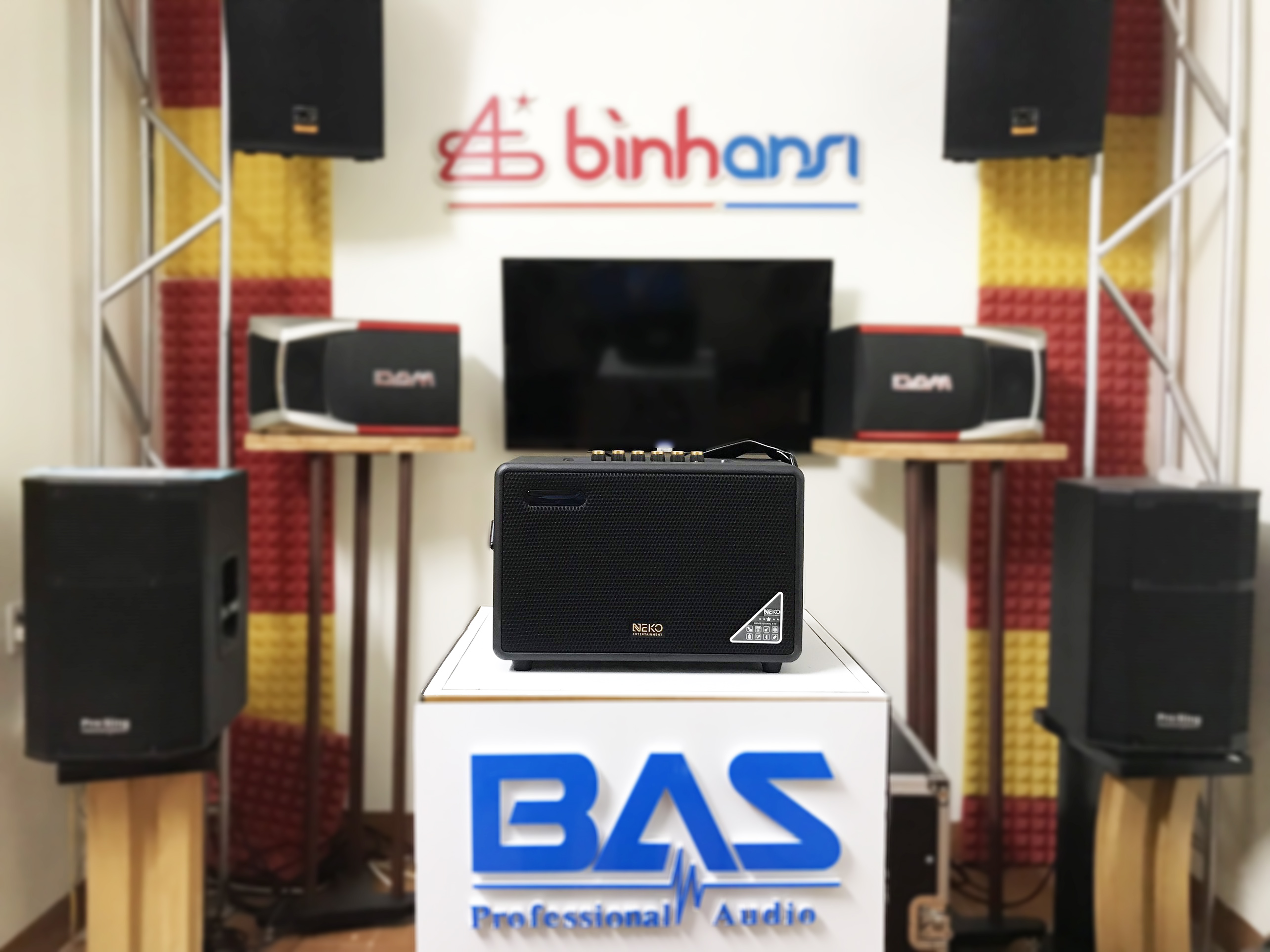Loa karaoke xách tay NEKO NK02, loa karaoke bluetooth xách tay kèm 2 micro