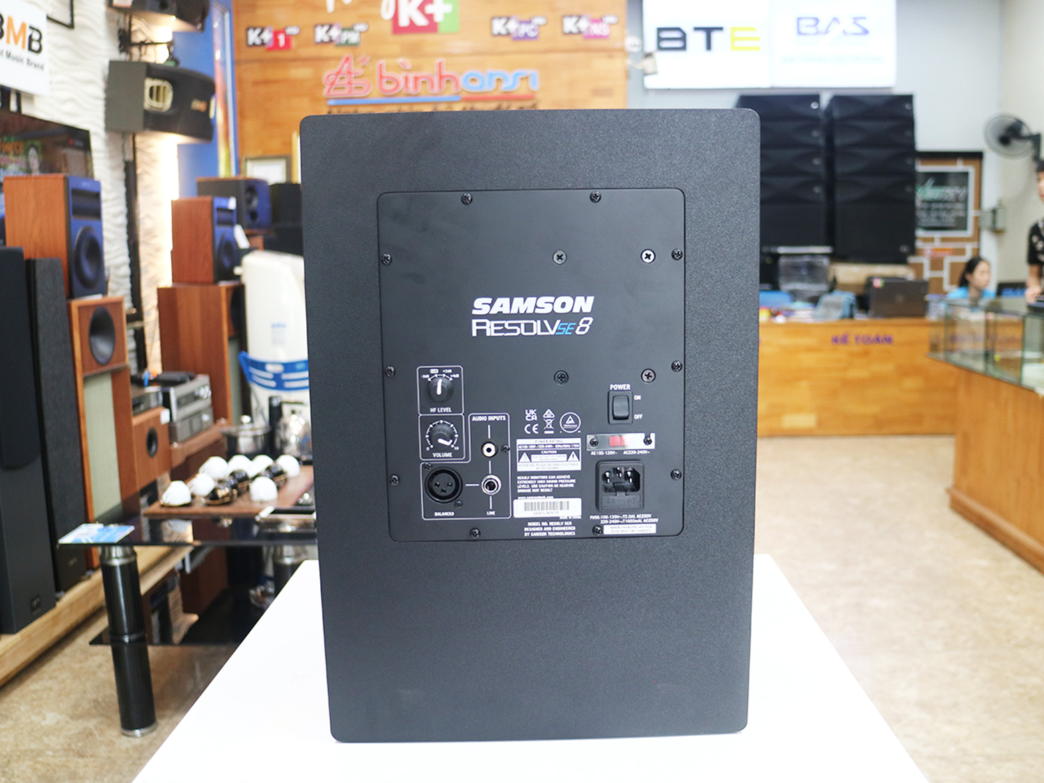 Loa Studio, loa kiểm âm active Samson Resolv SE8