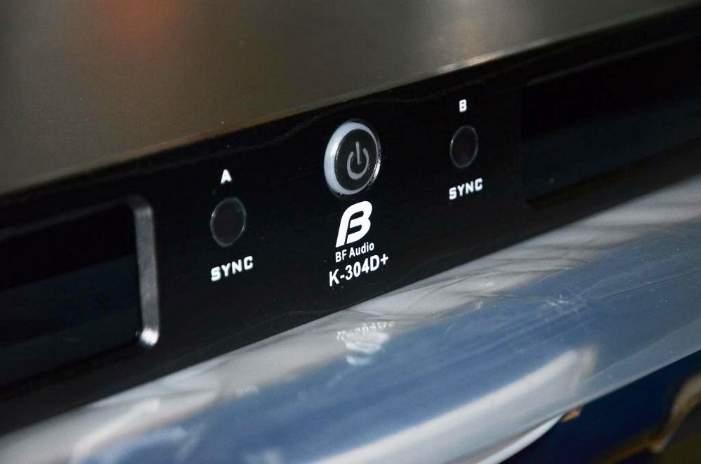 Micro karaoke không dây BF Audio K304D+