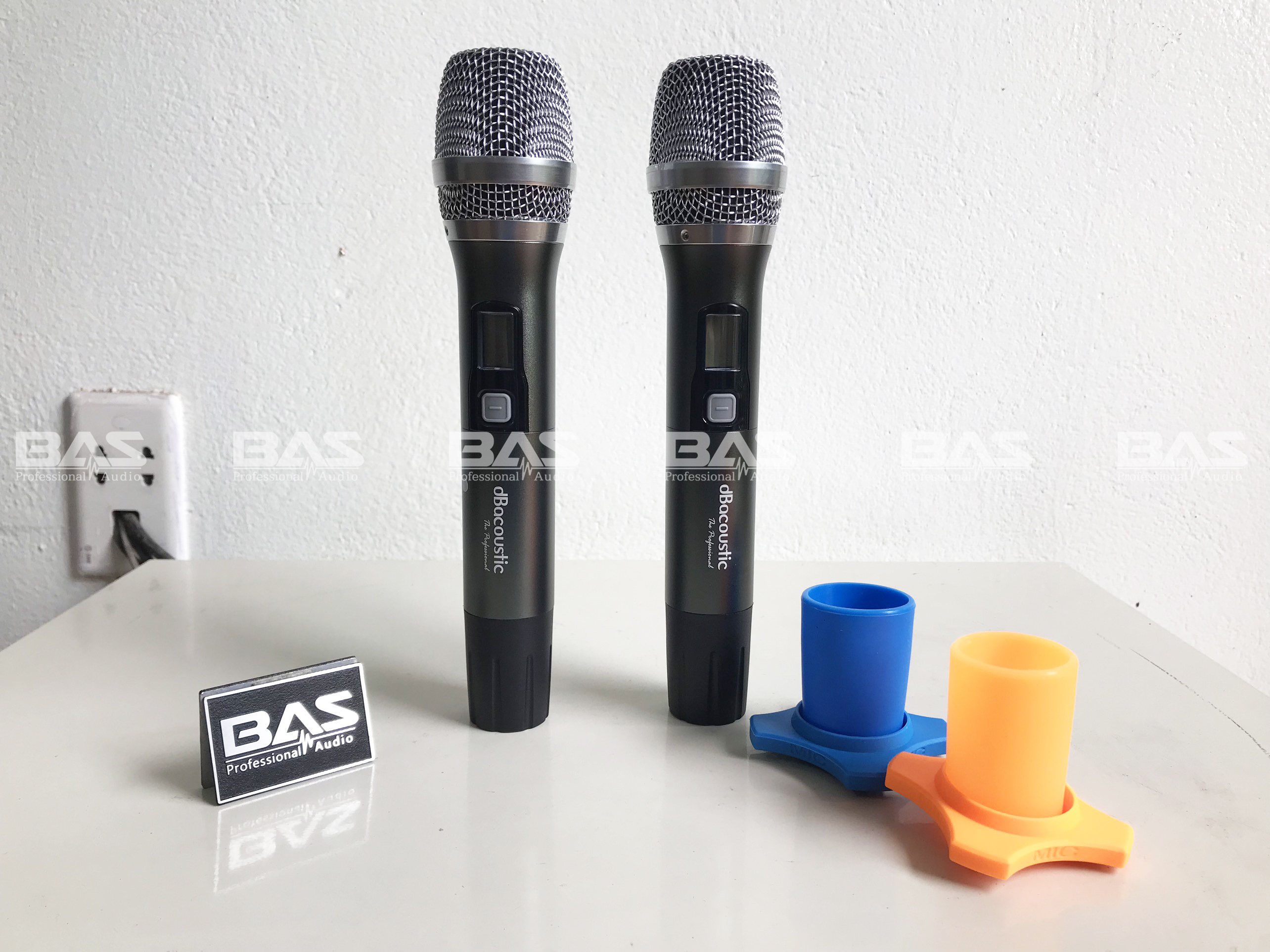Micro dBacoustic 450 Lite, mic karaoke không dây cho dàn âm thanh gia đình
