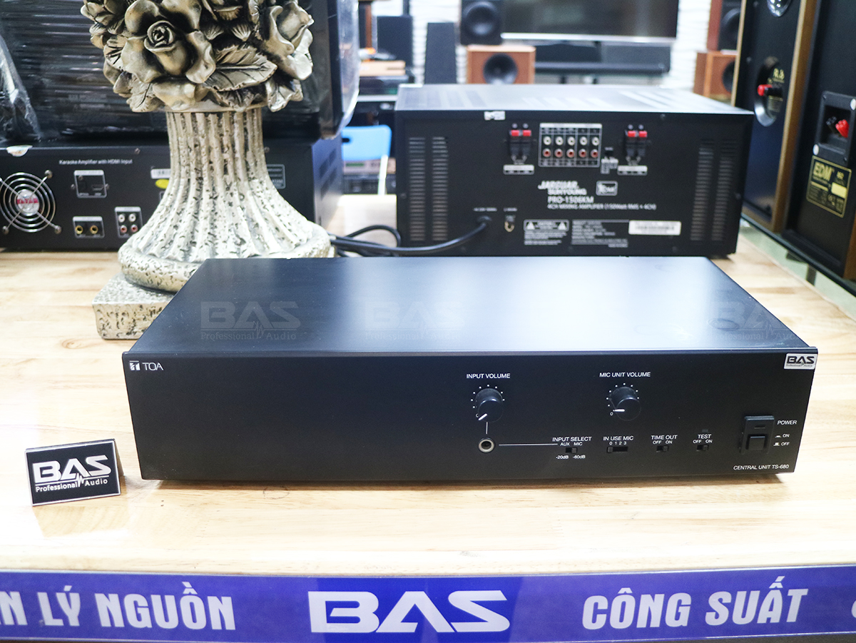 Amply trung tâm dựng cho hội thảo TOA TS-680