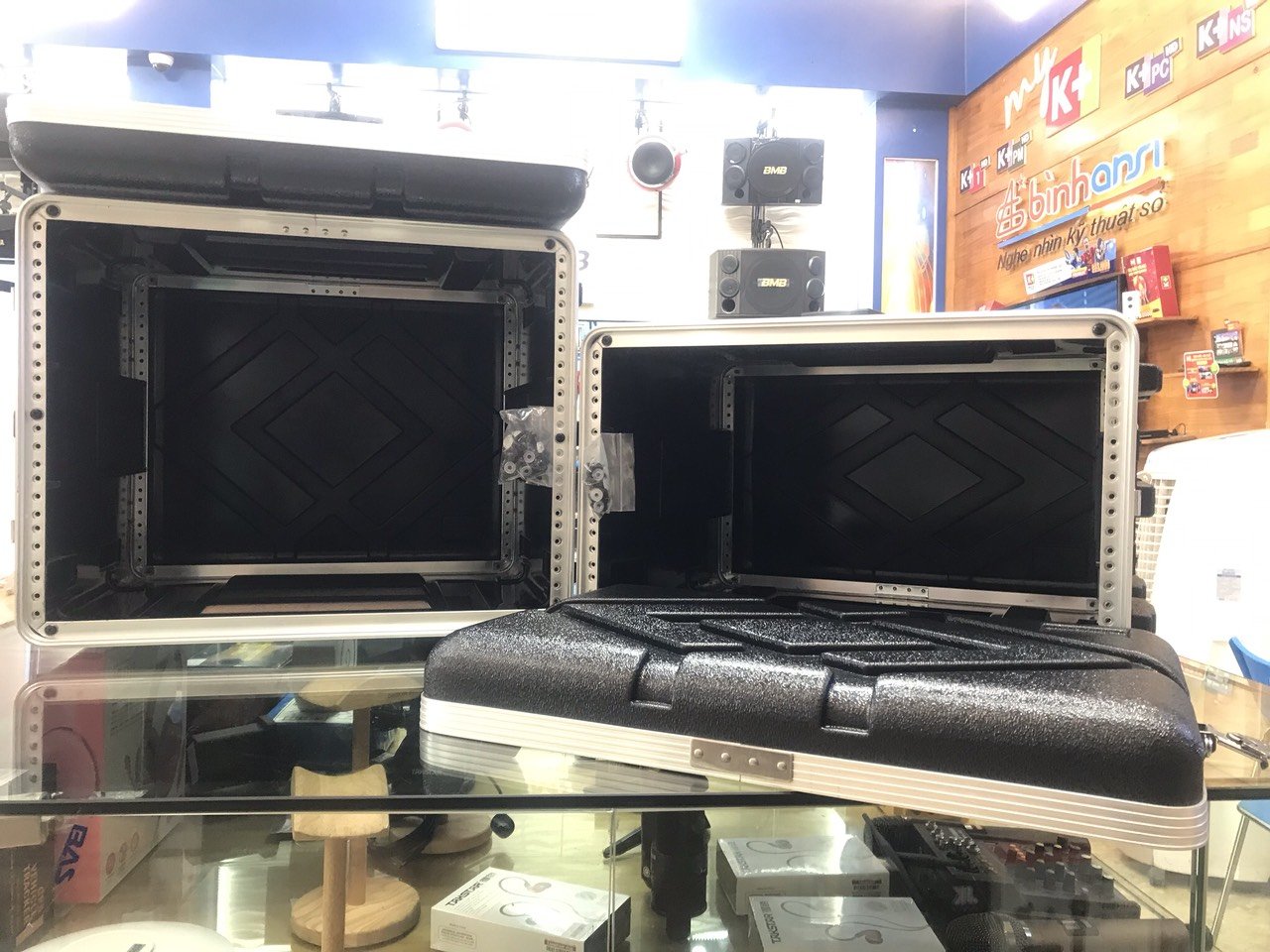 Tủ thiết bị âm thanh, tủ nhựa ABS 6U, 8U đựng thiết bị cho dàn karaoke