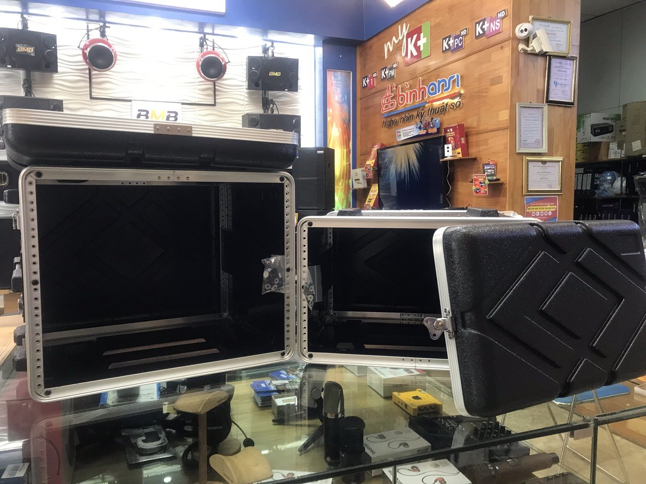 Tủ thiết bị âm thanh, tủ nhựa ABS 6U, 8U đựng thiết bị cho dàn karaoke