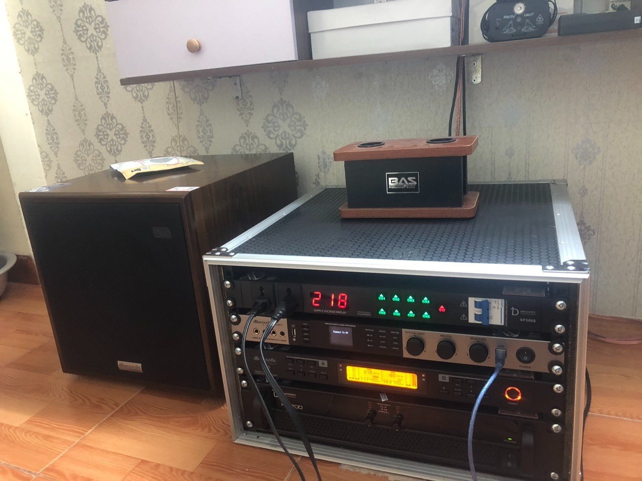 Tủ thiết bị không nắp 6U, 8U chất liệu gỗ cho dàn karaoke