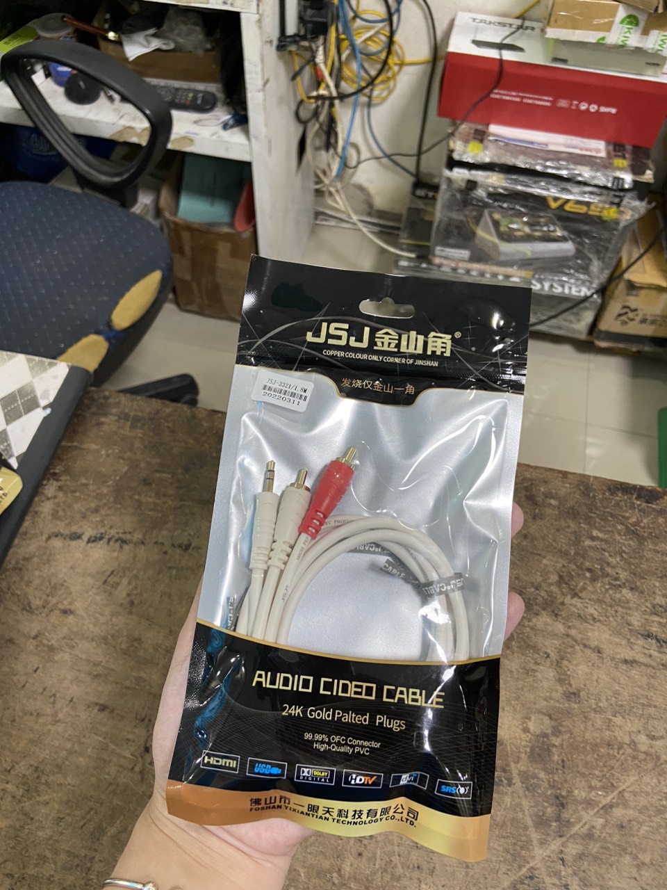 Dây audio 3.5 ra 2AV chính hãng (1,8m 3m 5m 10m)
