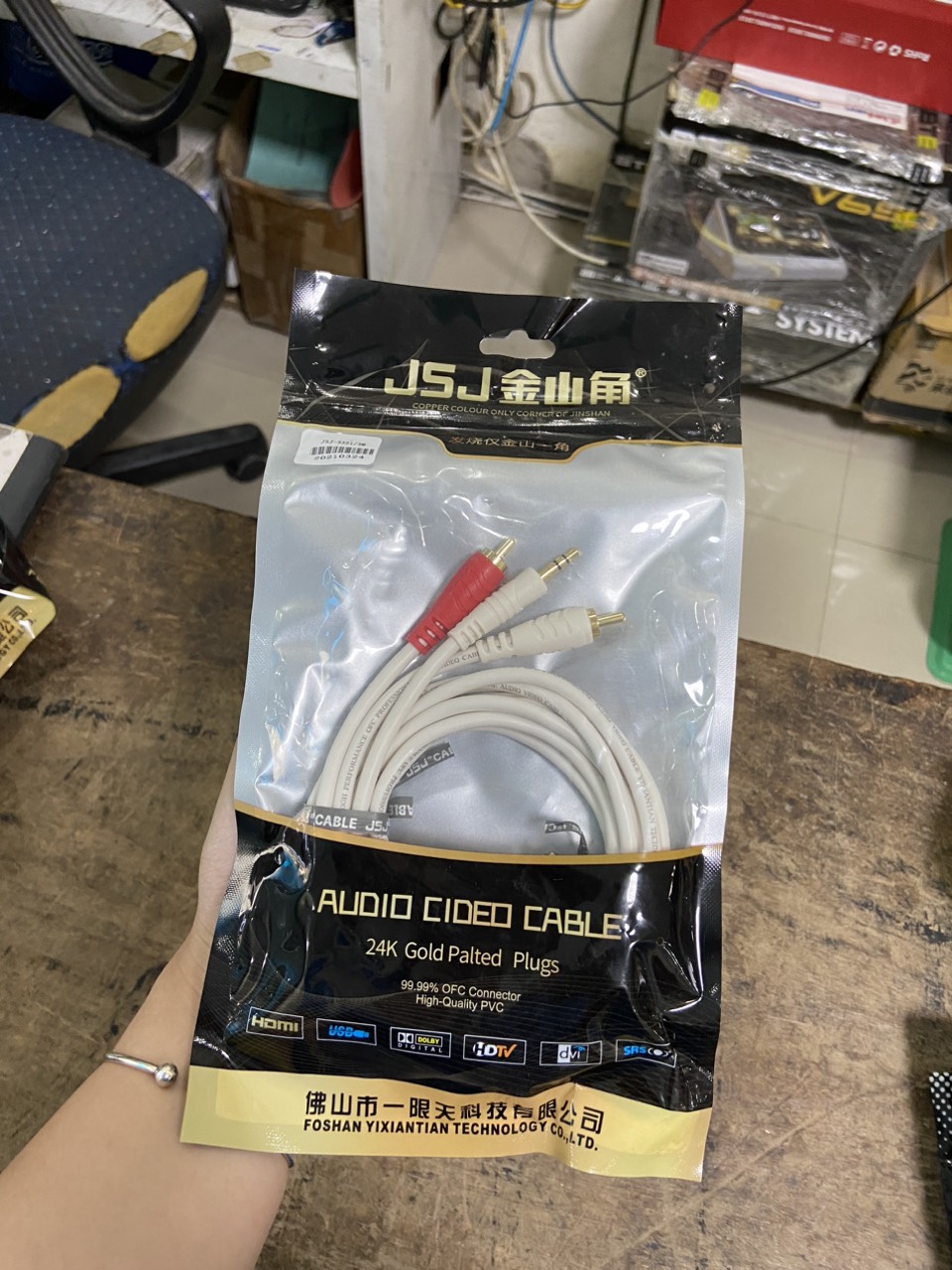 Dây audio 3.5 ra 2AV chính hãng (1,8m 3m 5m 10m)
