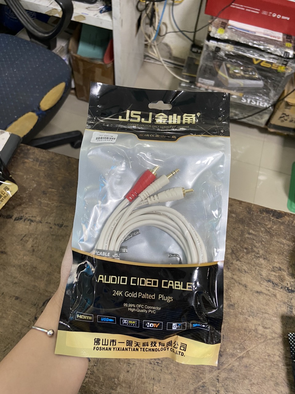 Dây audio 3.5 ra 2AV chính hãng (1,8m 3m 5m 10m)