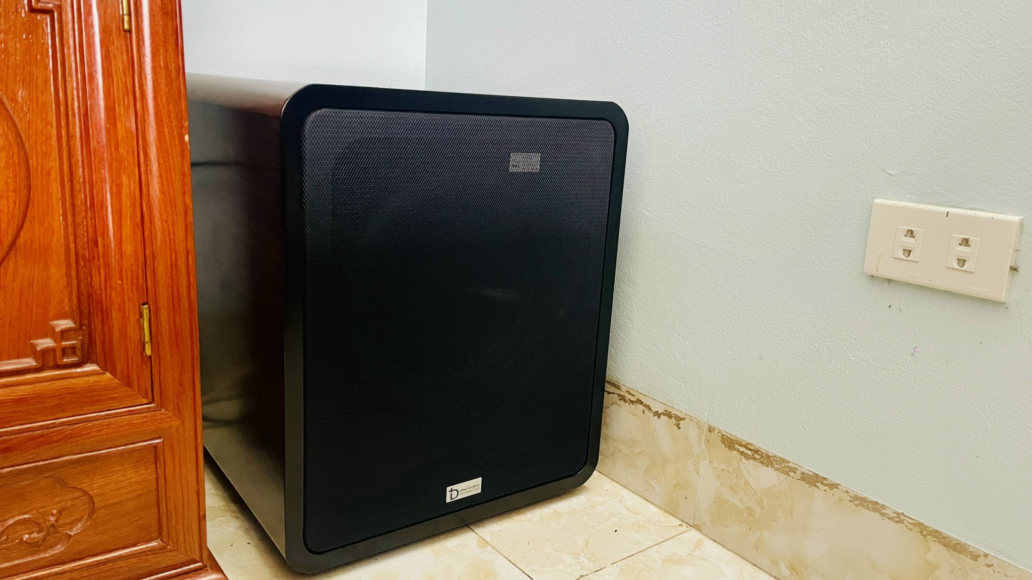Loa Sub Dbacoustic LX S32SA Premium, 250W(RMS), Class D