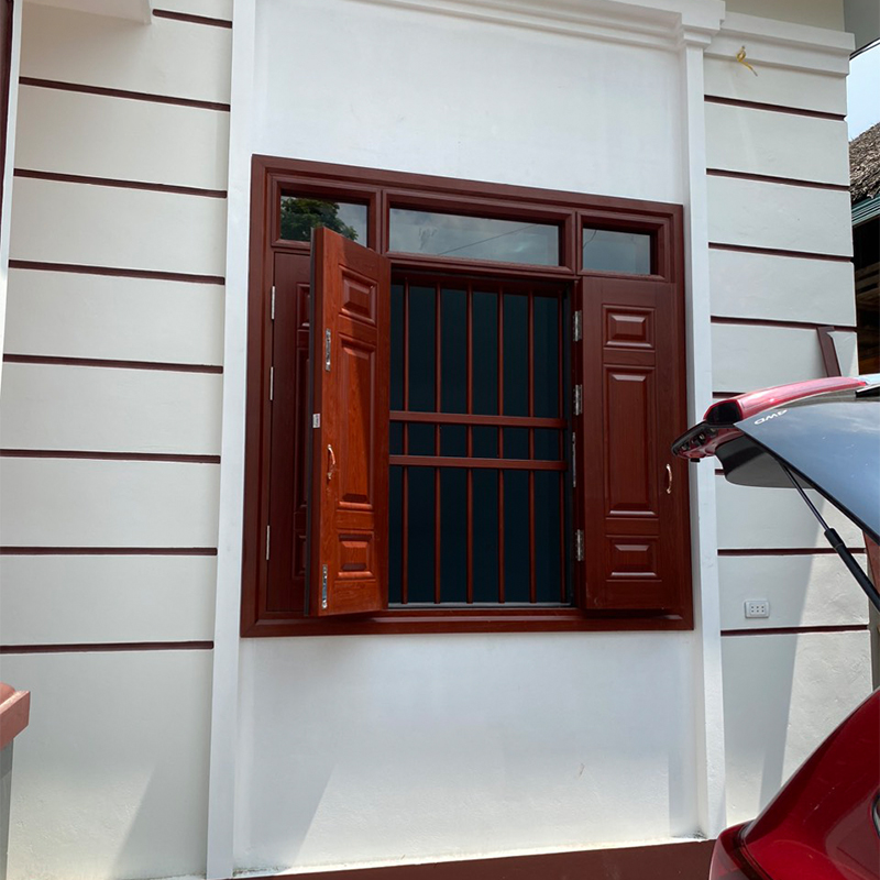 Cửa sổ thép vân gỗ ô thoáng kính