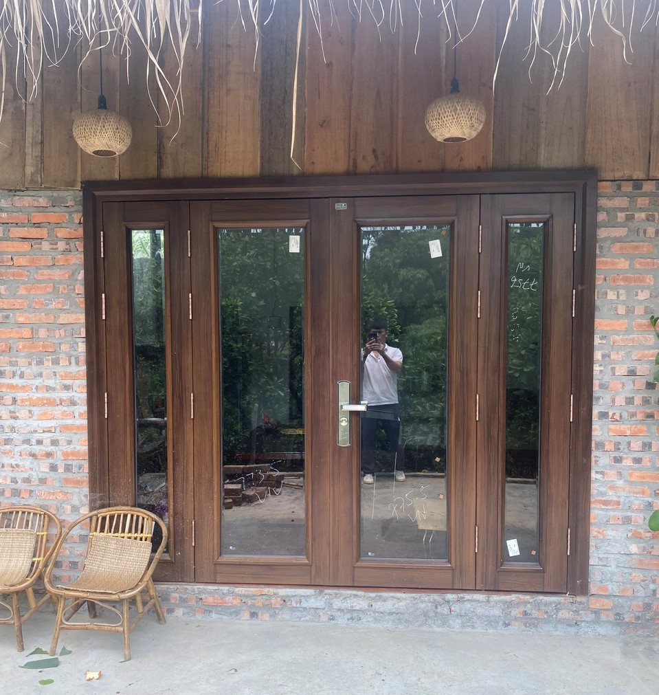 Cửa thép 2, 4 cánh kính
