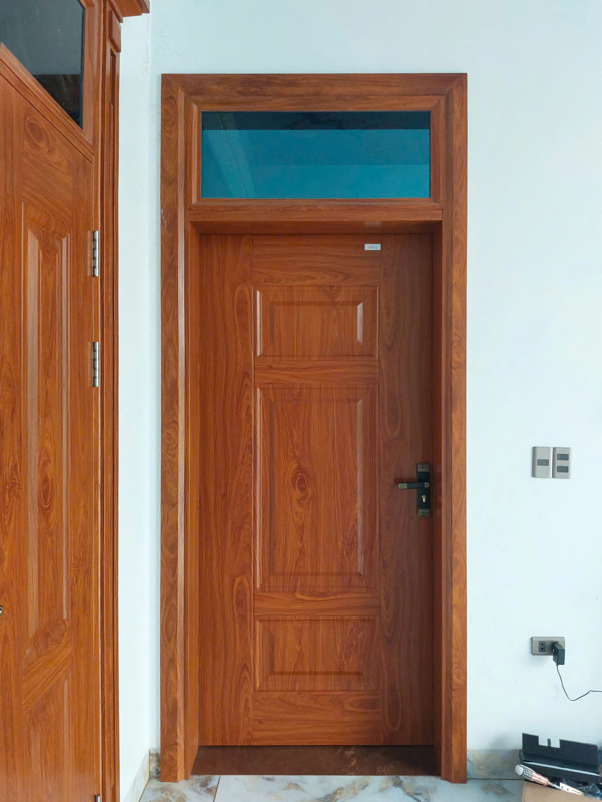 Cửa thép 1 cánh 3 ô pano