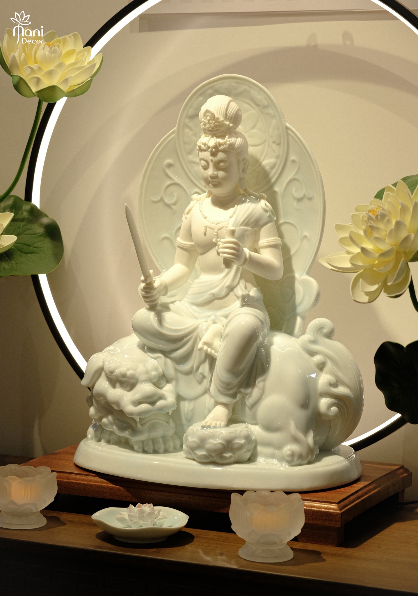 Bồ Tát Văn Thù gốm trắng