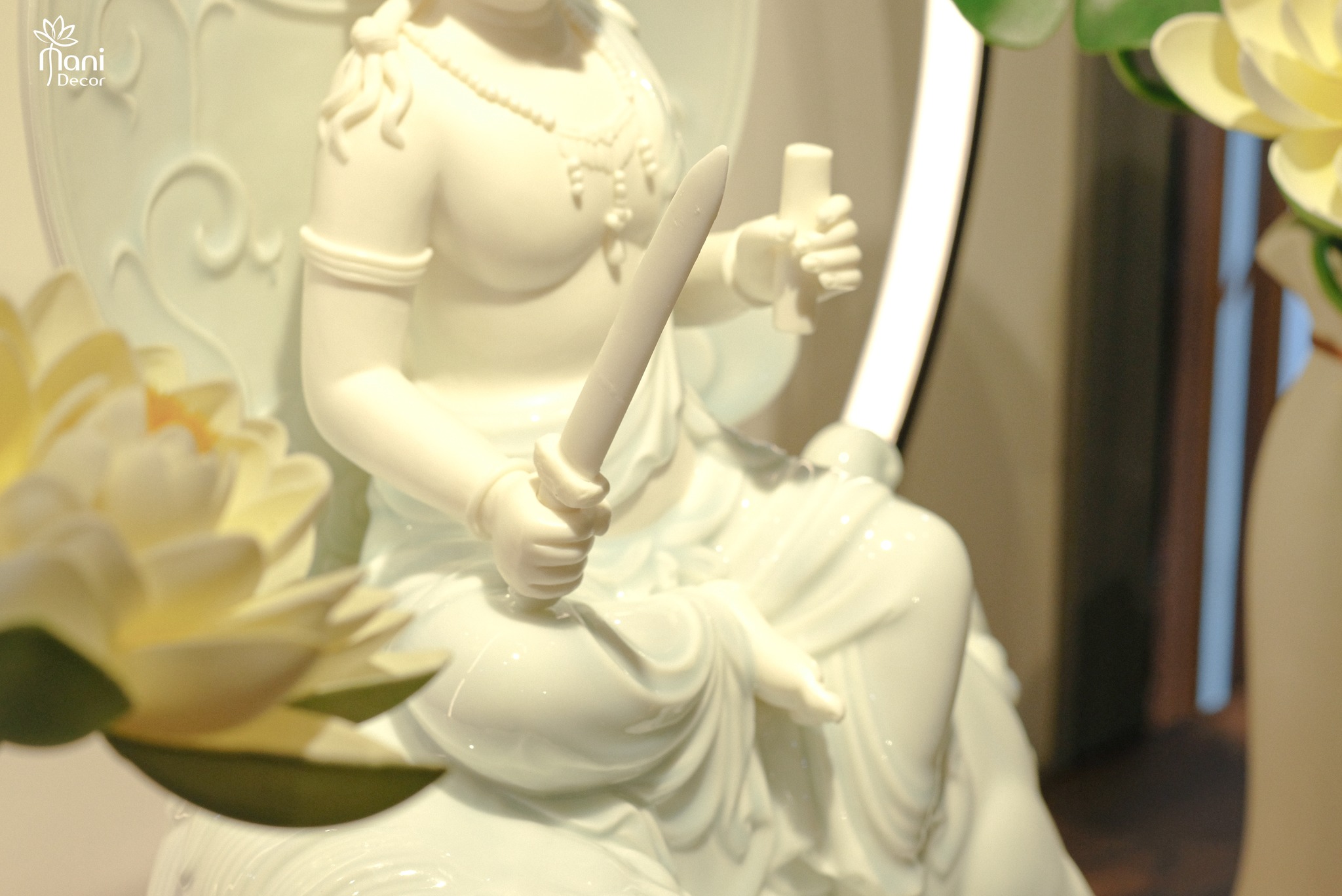 Bồ Tát Văn Thù gốm trắng