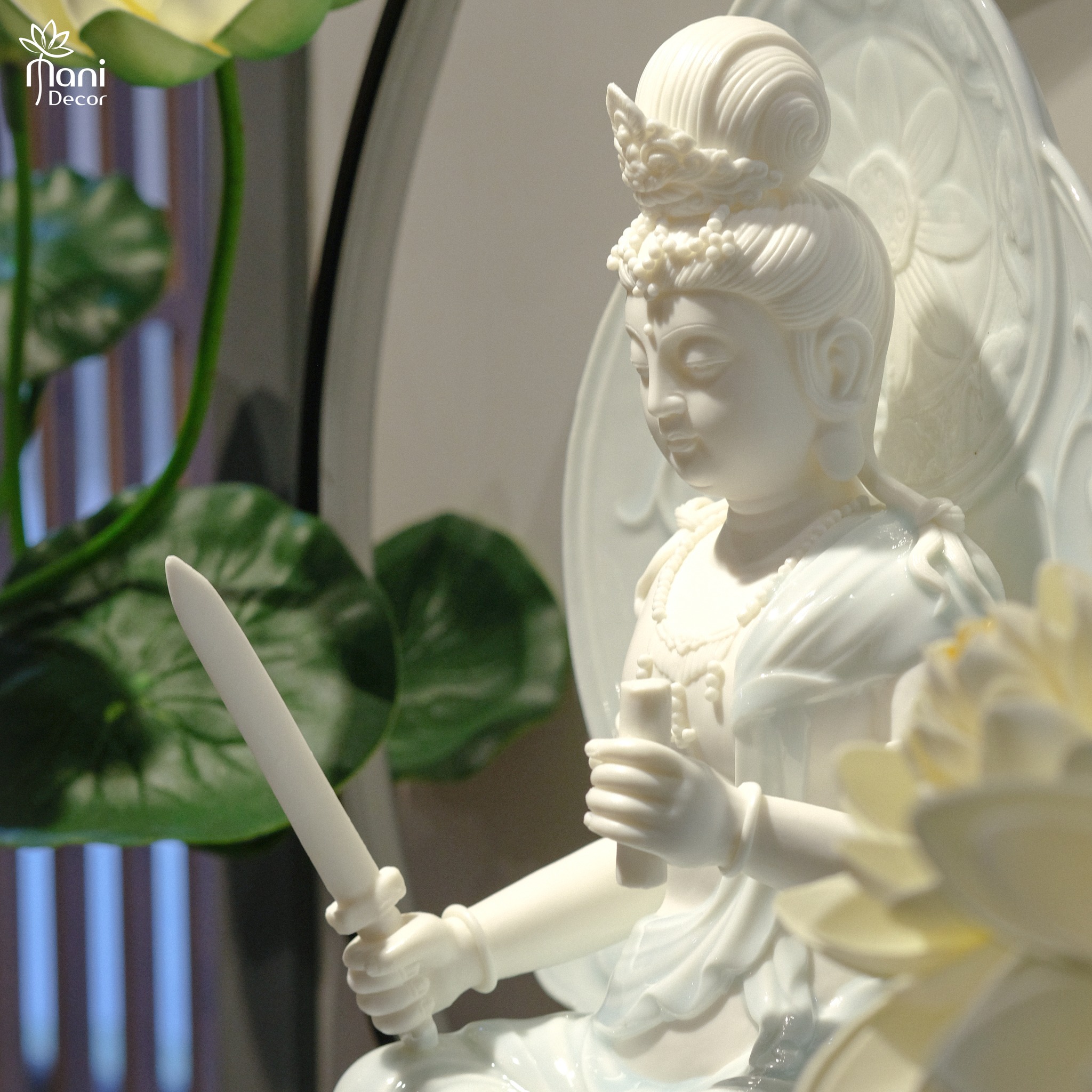Bồ Tát Văn Thù gốm trắng
