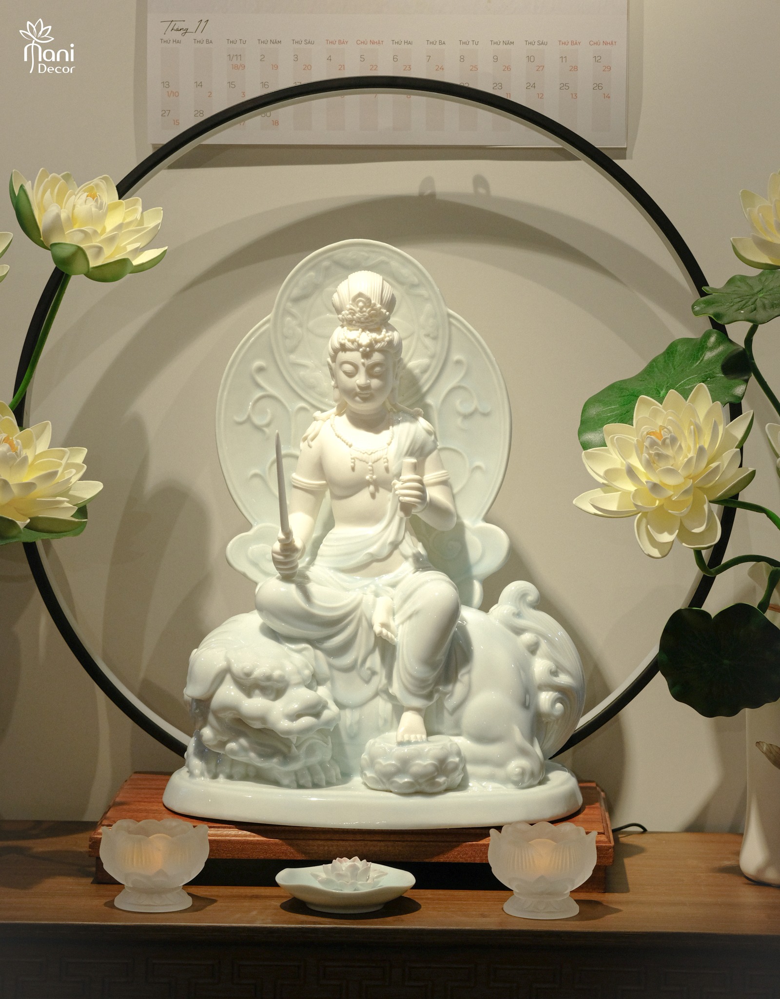 Bồ Tát Văn Thù gốm trắng