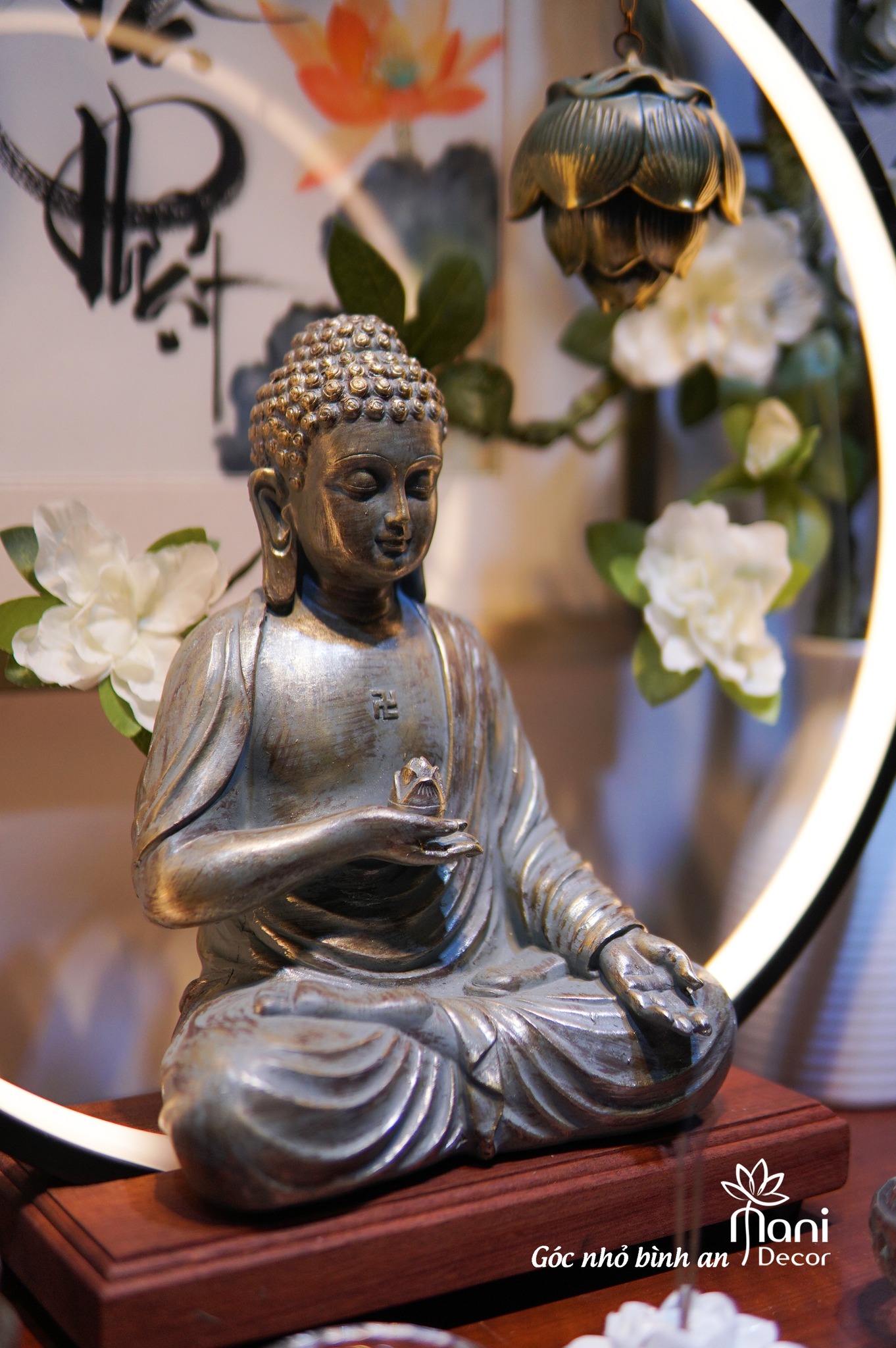 Tượng Đức Phật A Di Đà nâng Sen