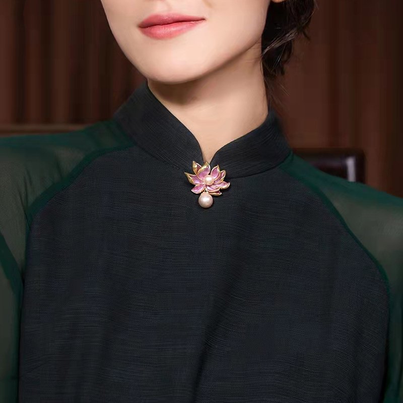 Cài áo hoa sen