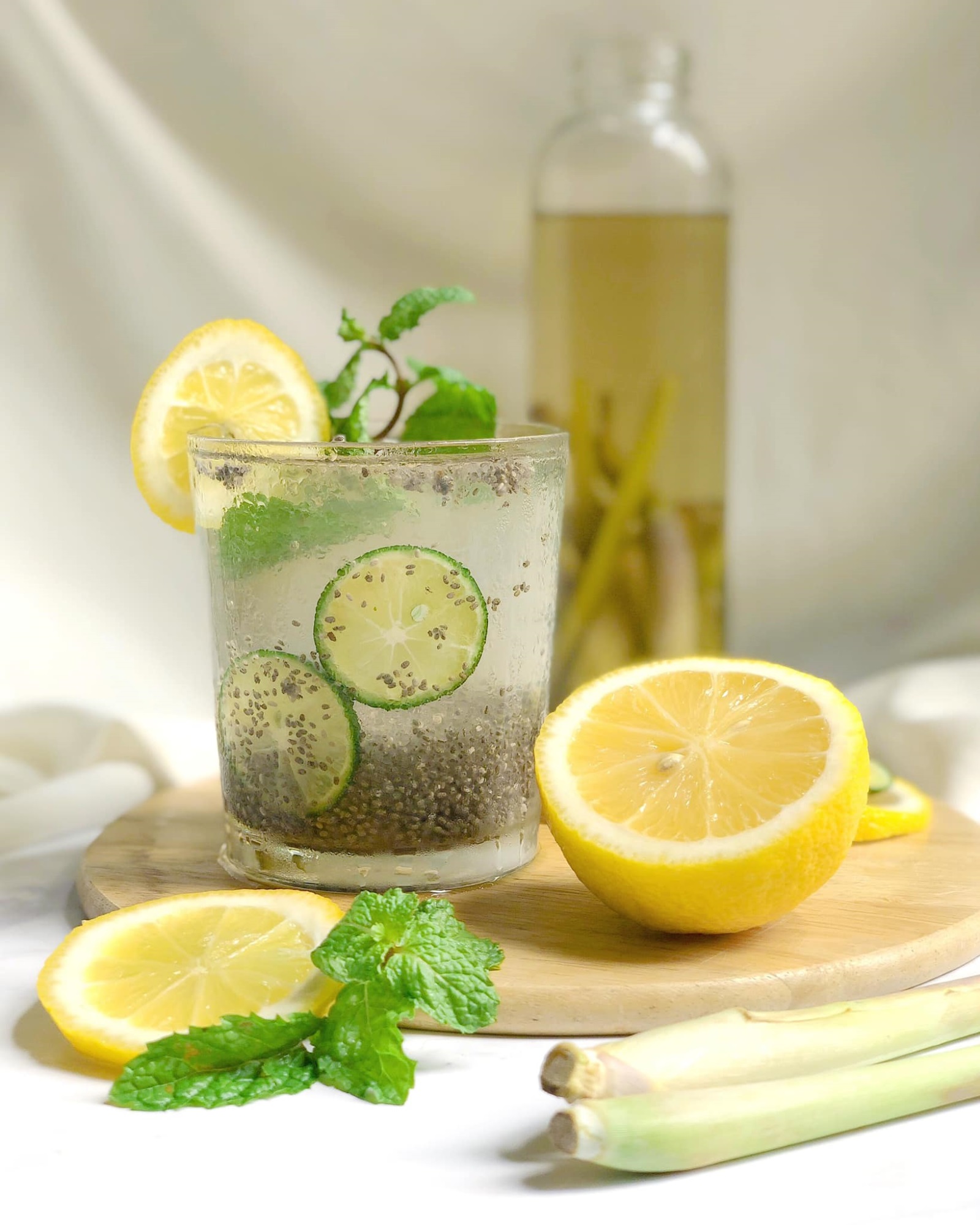 Cách pha Nước chanh - Hạt chia Detox siêu đơn giản tại nhà