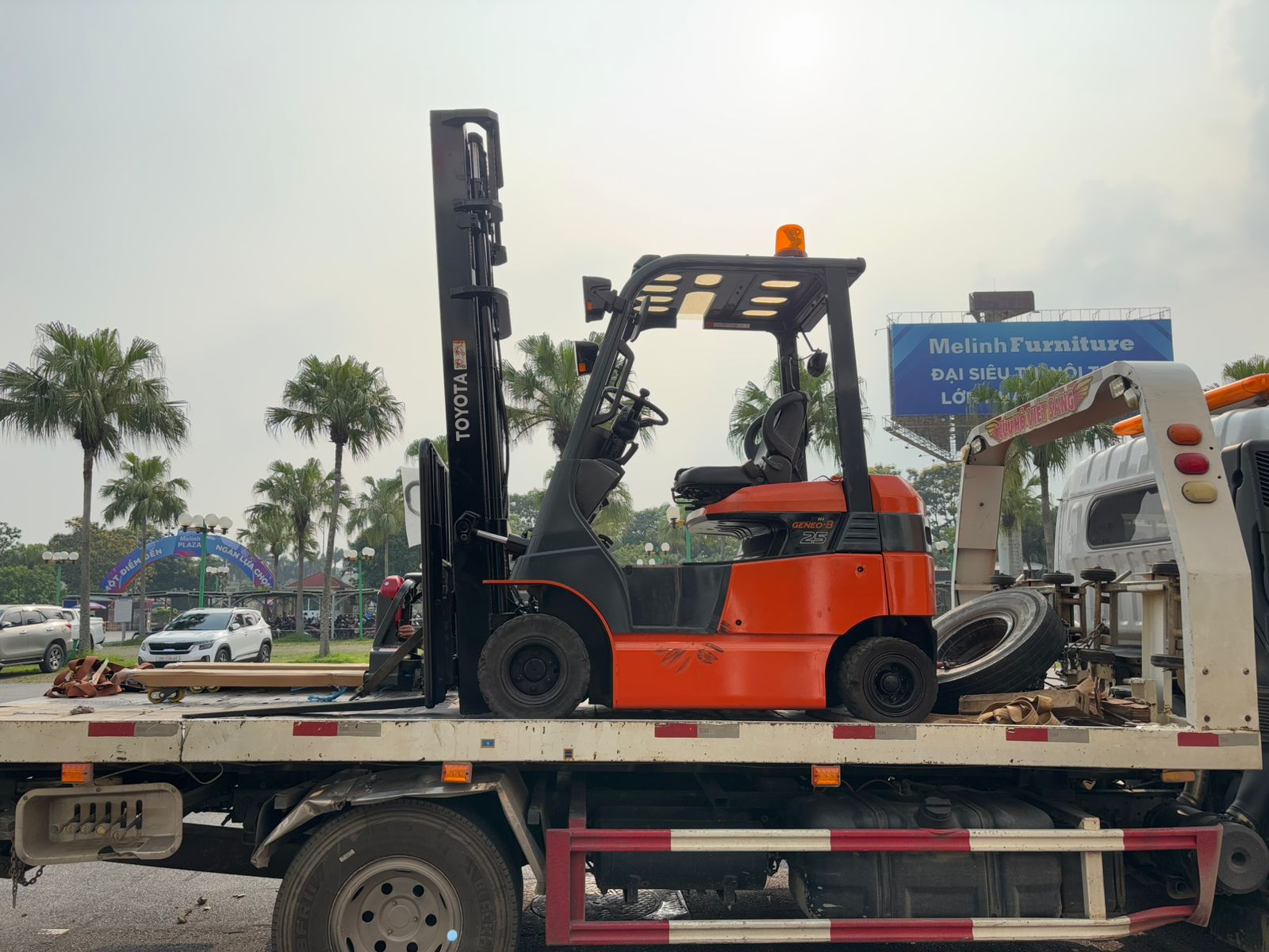 Hướng dẫn sử dụng và sạc pin xe nâng điện Toyota an toàn, đúng cách