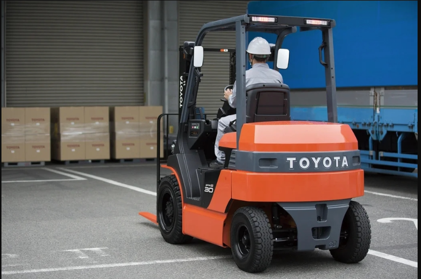 Tư Duy Thiết Kế Kho Tối Ưu Cho Xe Nâng Điện: Tối Ưu Góc Quay, Lối Đi Và Điểm Sạc