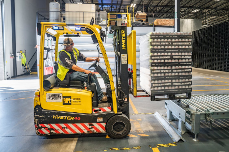 Xe nâng và xu hướng công nghệ ứng dụng trong ngành vận chuyển và logistics