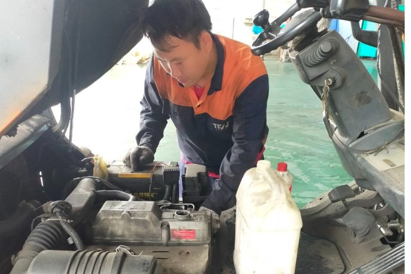 Những việc nên làm khi xe nâng của bạn có dấu hiệu bị hỏng Những việc nên làm khi xe nâng của bạn có dấu hiệu bị hỏng