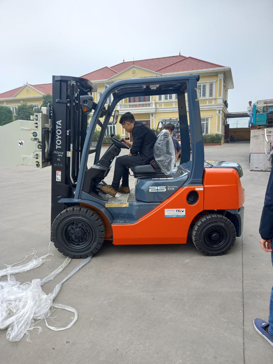 3 DẤU HIỆU XE NÂNG CỦA BẠN NÊN NGHỈ HƯU