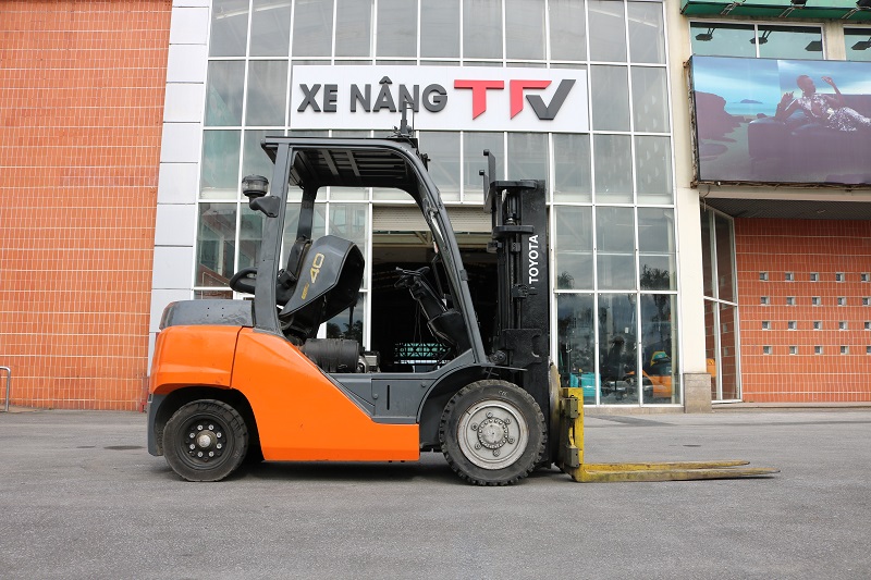 Xe nâng cũ thương hiệu TOYOTA